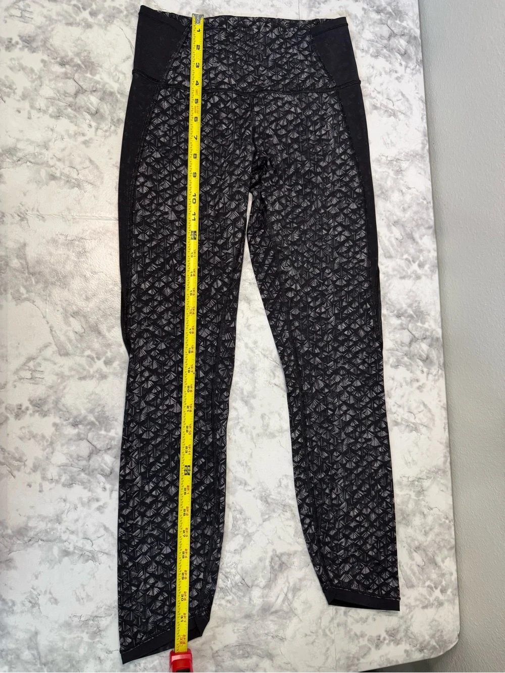 Lululemon women Black Geo Print High-Rise Leggings Size 6